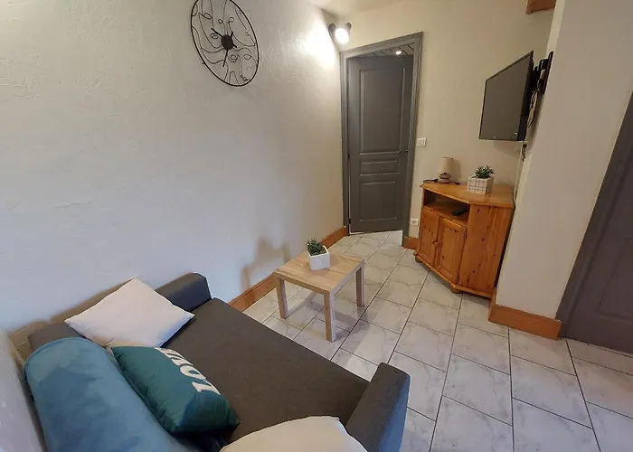 Les Primeveres A بيت للعطل سارلا لا كانيدا